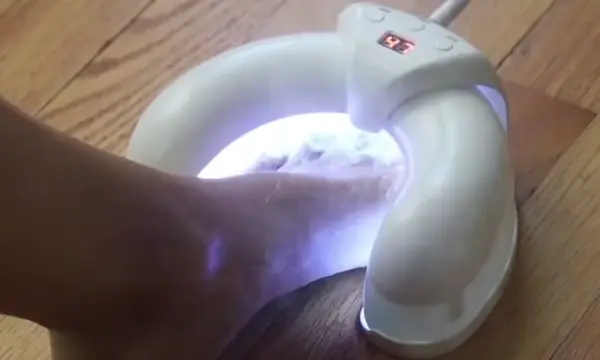 Appareil soin des pieds Fungabeam pour traitement à domicile
